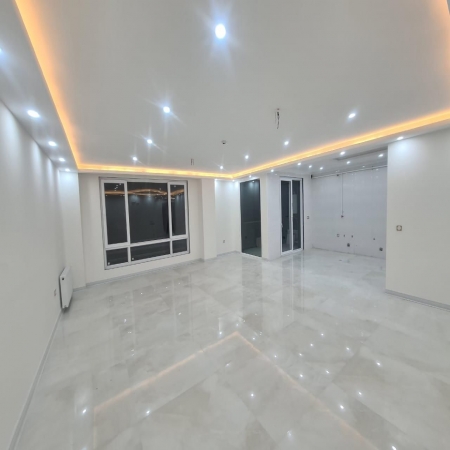 175 متری اپادانا