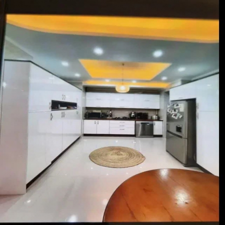 160متری اپادانا