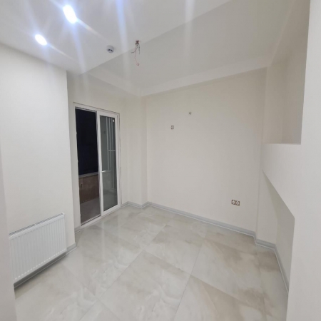 175 متری اپادانا